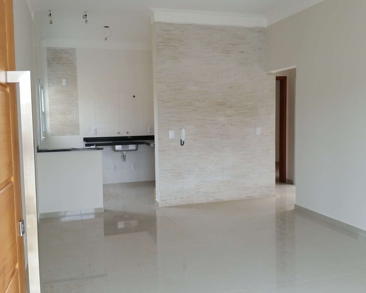 Casa à venda com 3 quartos, 118m² - Foto 1