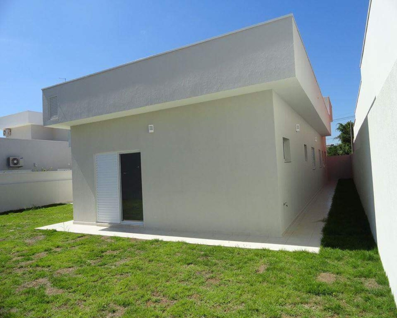 Casa à venda com 3 quartos, 233m² - Foto 2