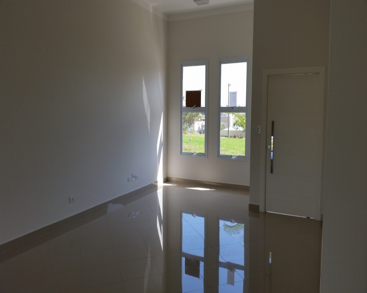 Casa à venda com 3 quartos, 210m² - Foto 1