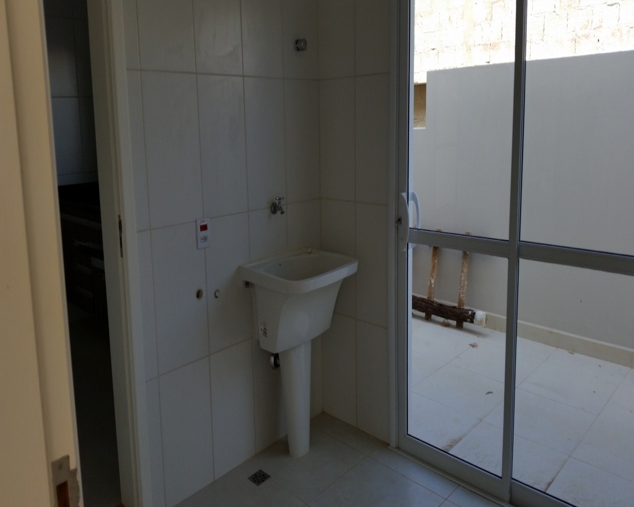 Casa à venda com 3 quartos, 220m² - Foto 2