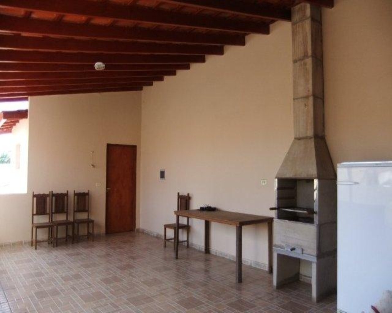 Casa à venda com 3 quartos, 130m² - Foto 2