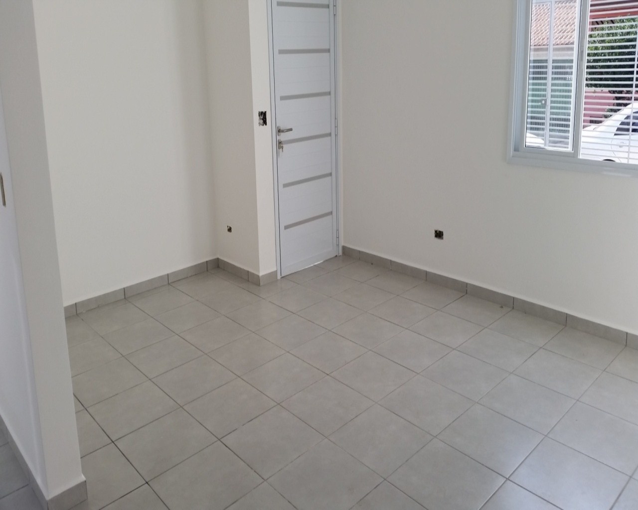 Casa à venda com 2 quartos, 74m² - Foto 1