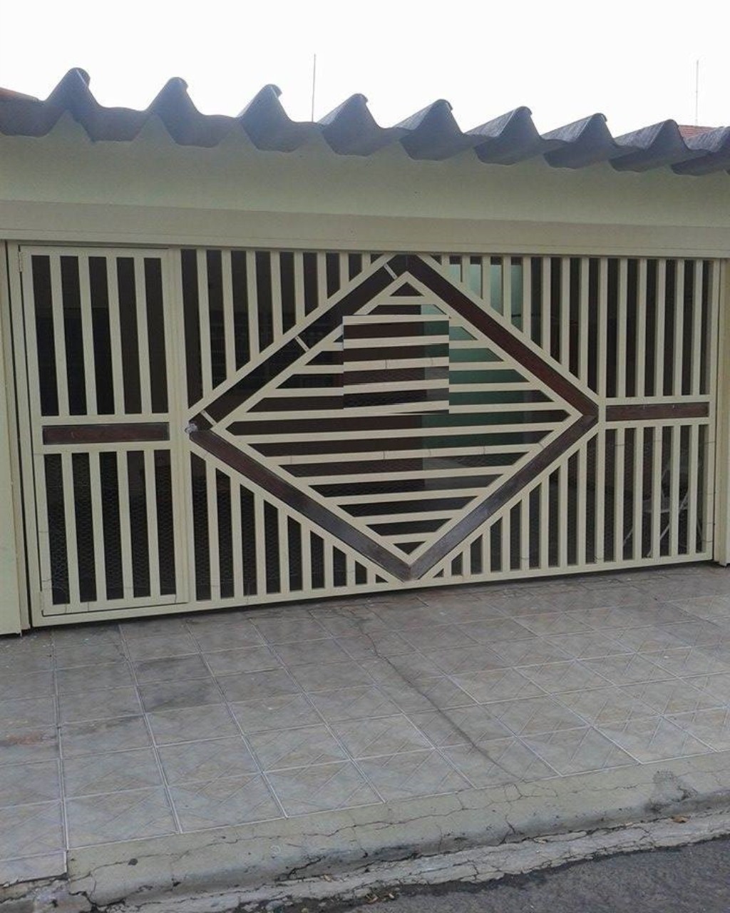 Casa à venda com 2 quartos, 100m² - Foto 1