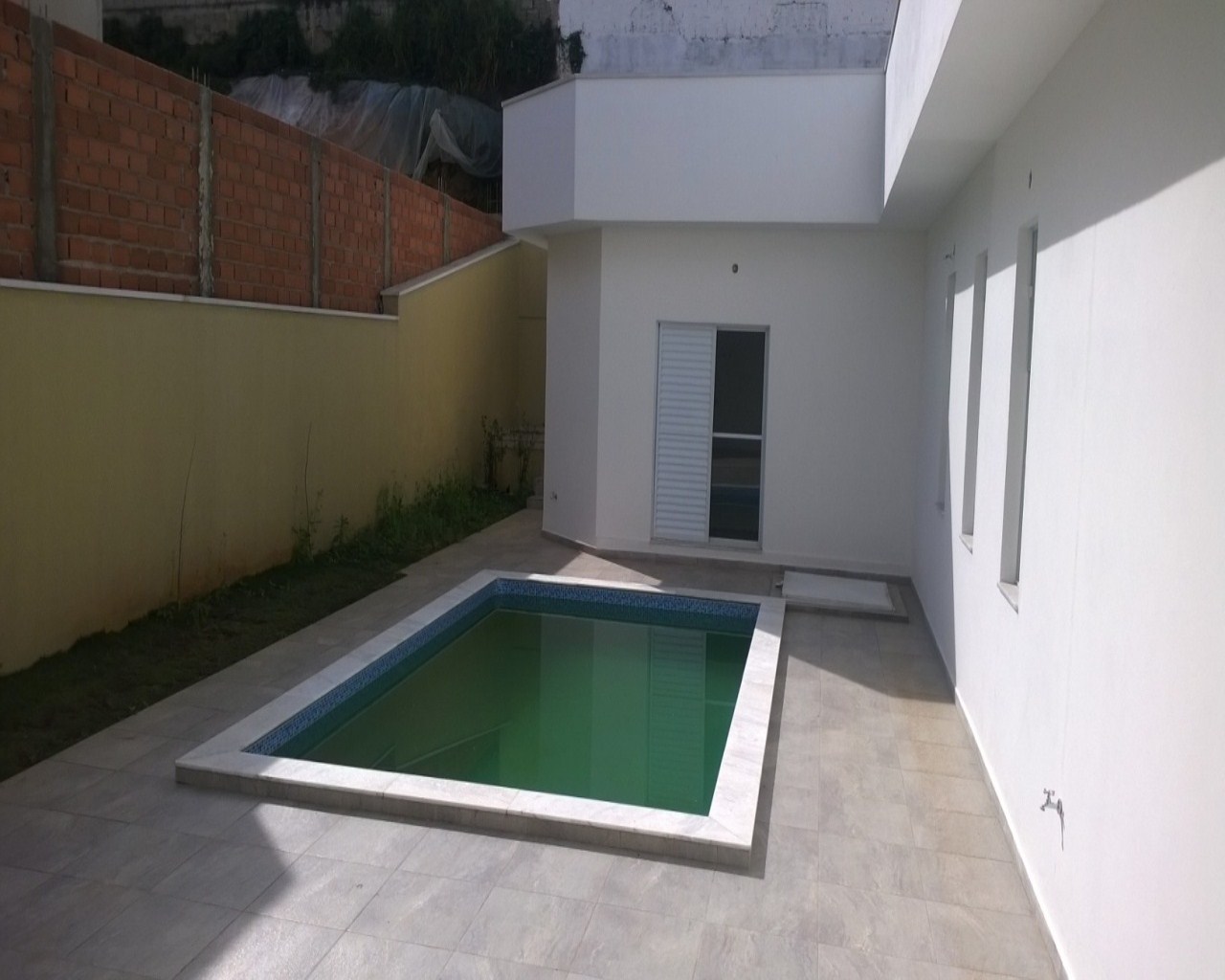 Casa à venda com 4 quartos, 328m² - Foto 1