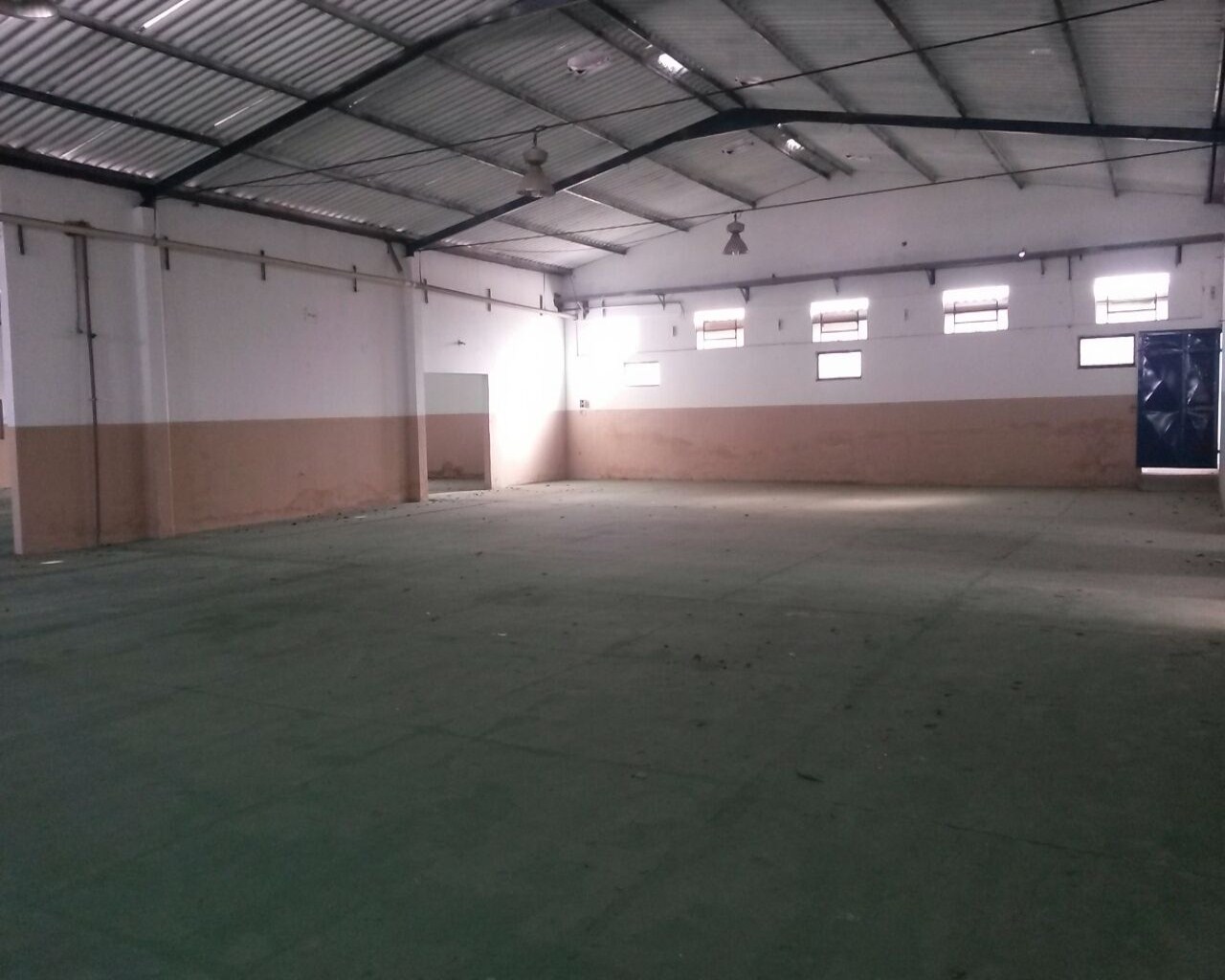 Depósito-Galpão-Armazém para alugar, 1000m² - Foto 1