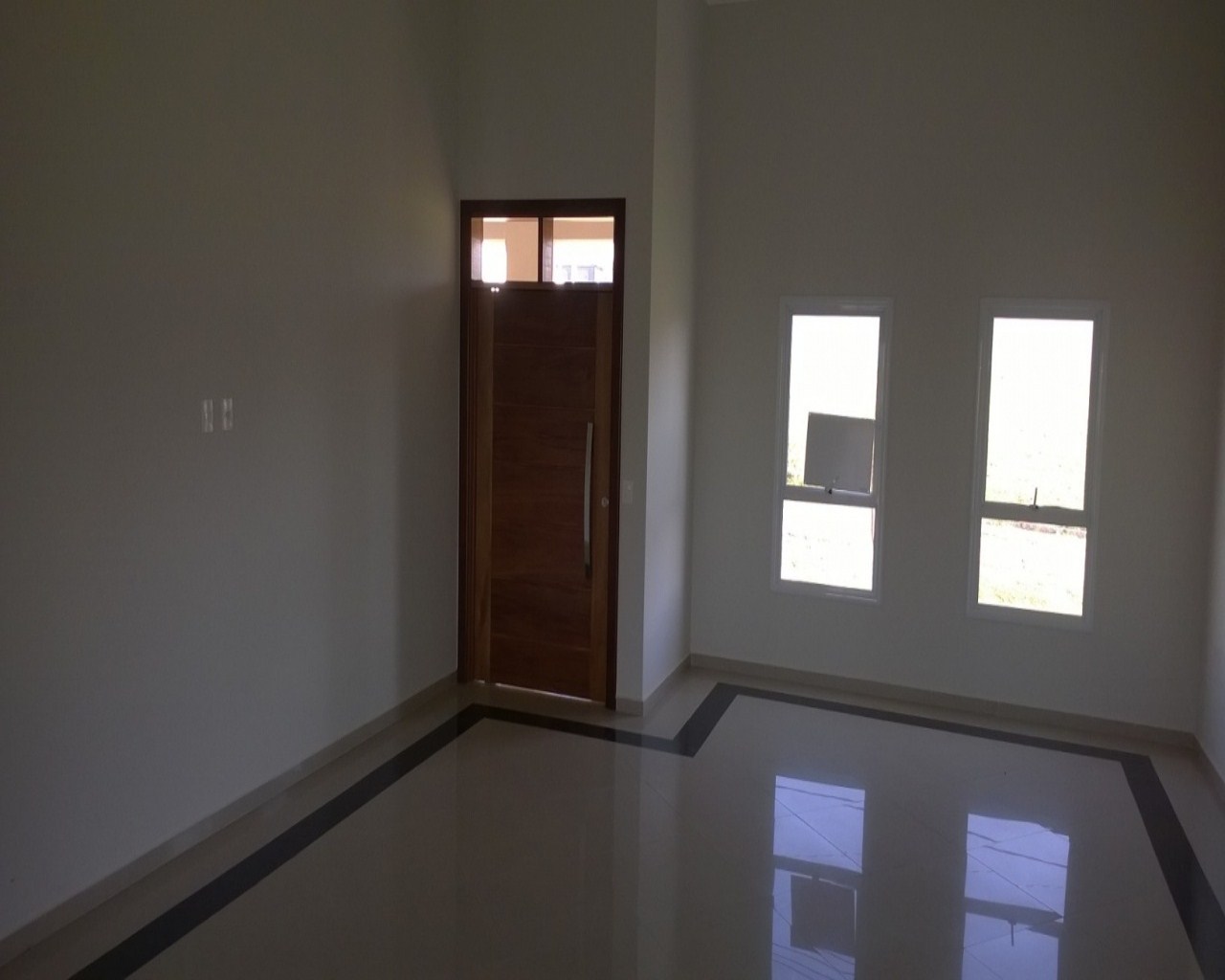 Casa à venda com 3 quartos, 205m² - Foto 1