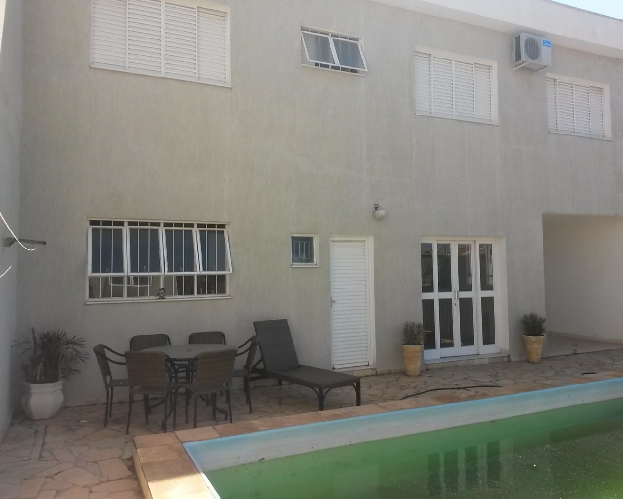 Casa à venda com 2 quartos, 143m² - Foto 1