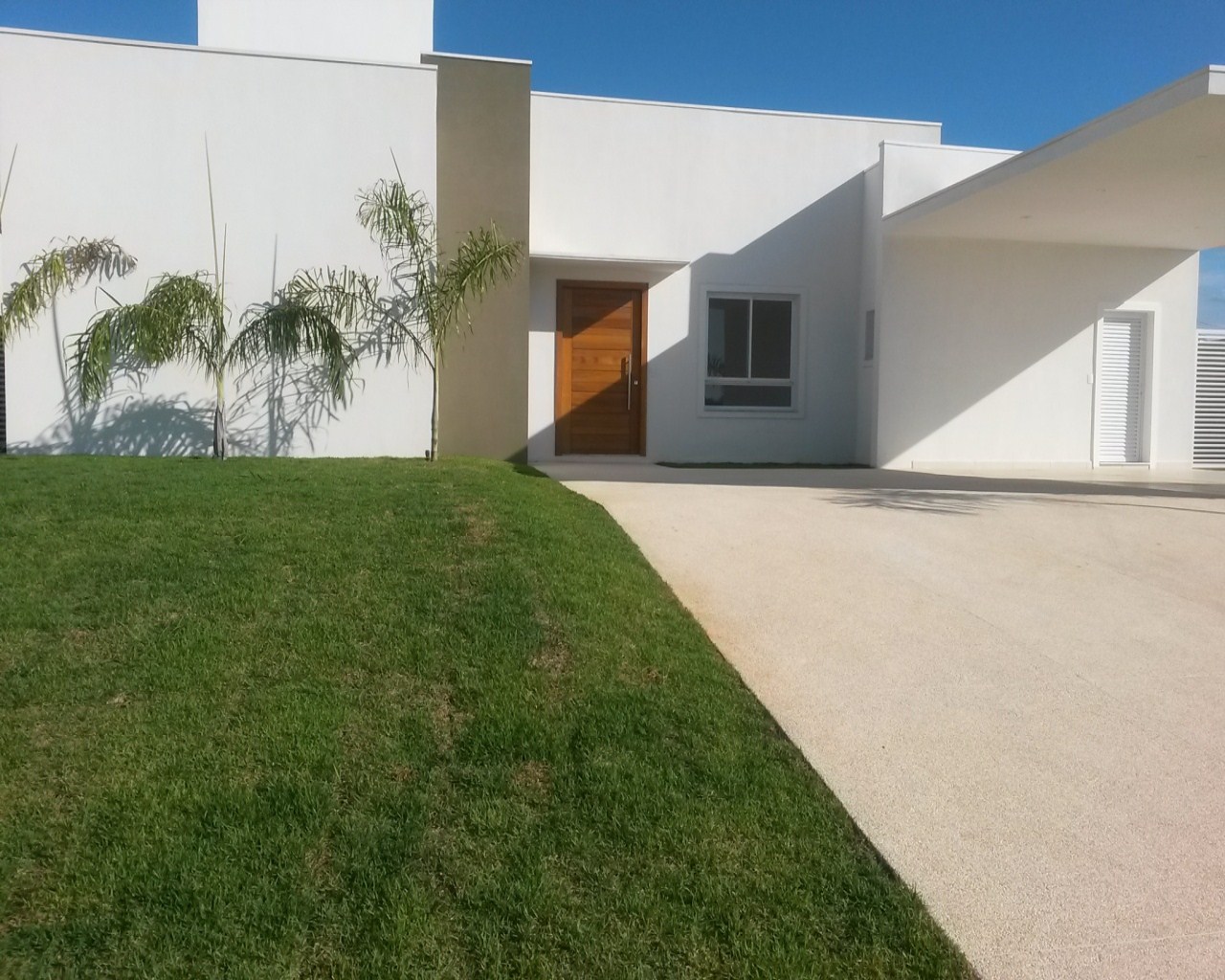 Casa à venda com 3 quartos, 225m² - Foto 1