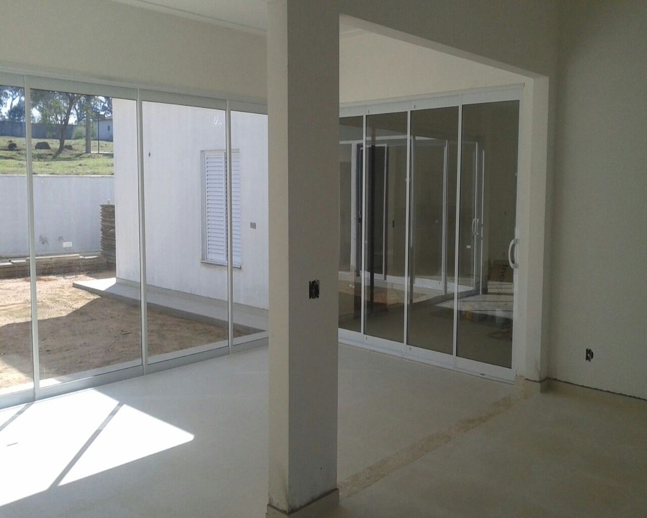 Casa à venda com 3 quartos, 250m² - Foto 1