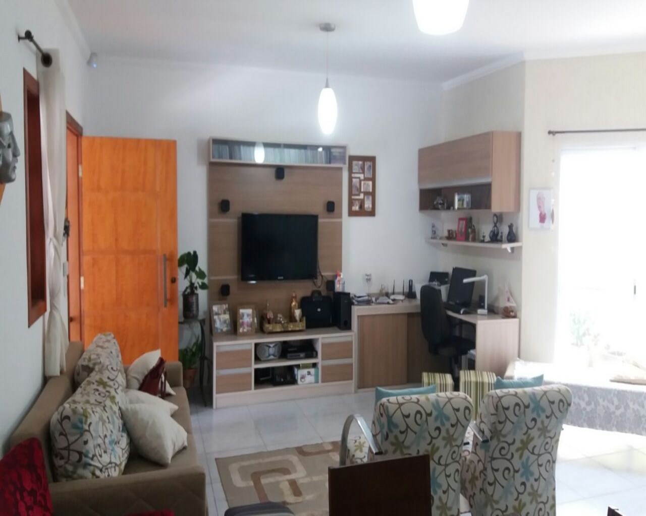 Casa à venda com 3 quartos, 164m² - Foto 1