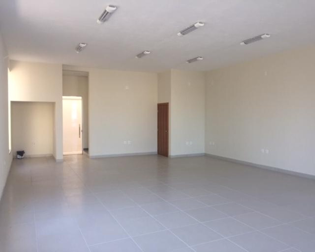 Imóvel Comercial Padrão à venda e aluguel, 108m² - Foto 1