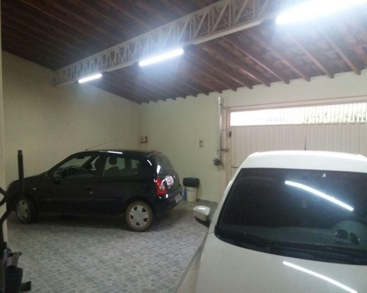 Casa à venda com 3 quartos, 106m² - Foto 1