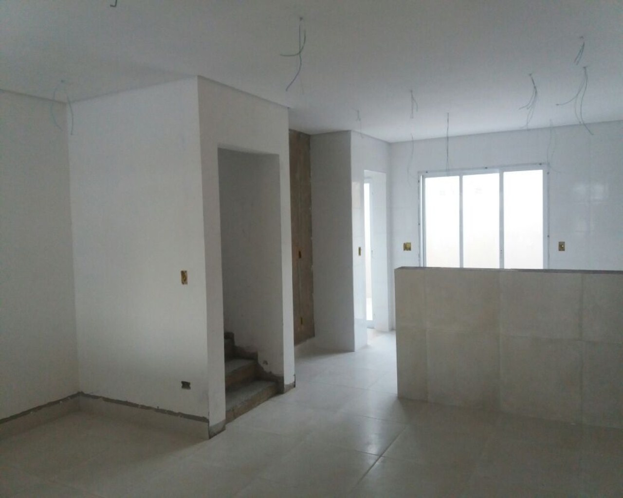 Casa à venda com 3 quartos, 137m² - Foto 1