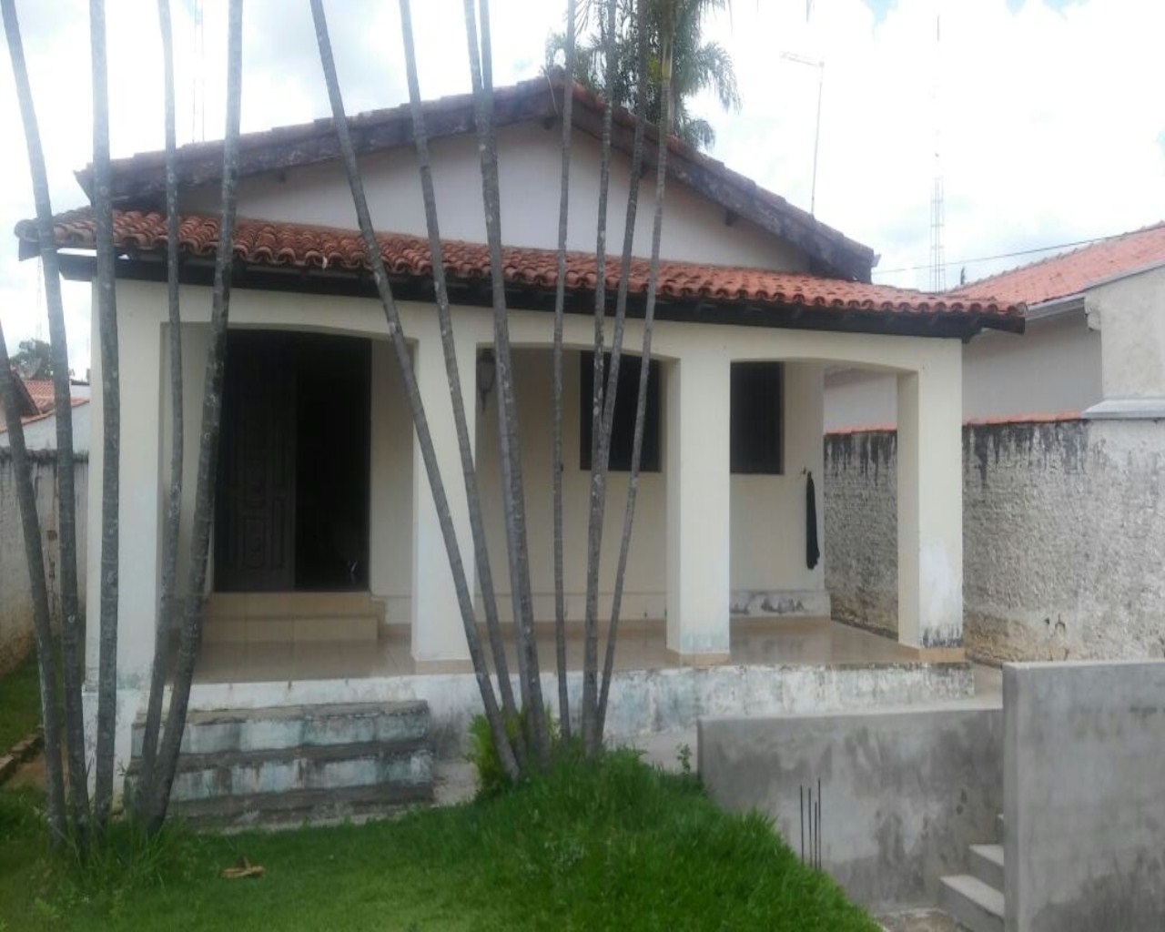 Casa à venda com 3 quartos, 240m² - Foto 1