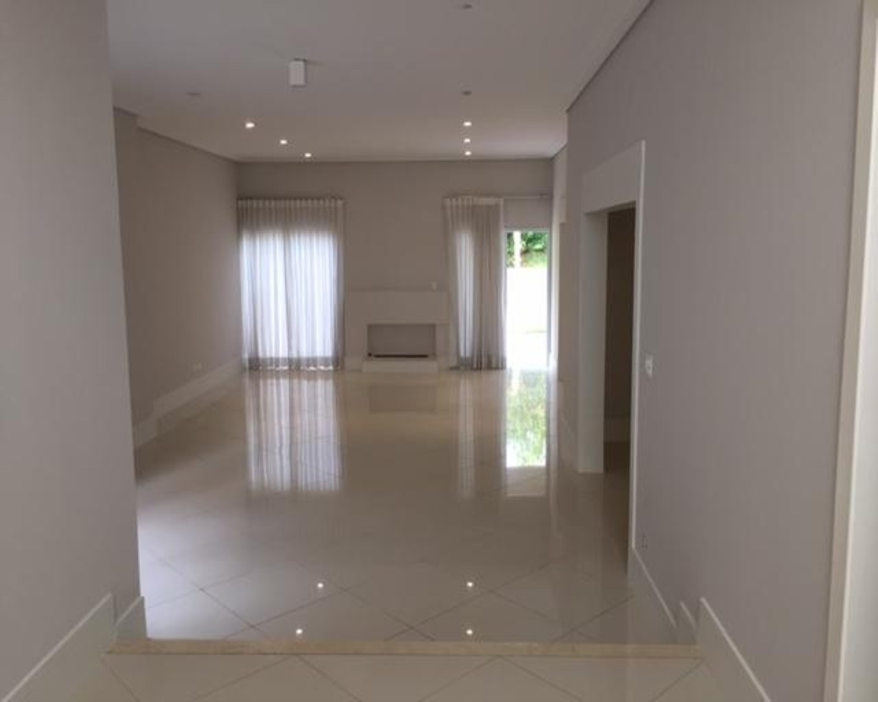 Casa à venda com 4 quartos, 315m² - Foto 2