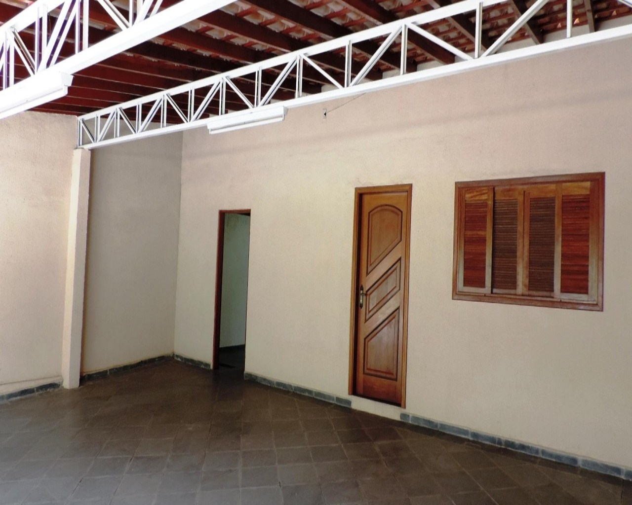 Casa à venda com 2 quartos, 130m² - Foto 2