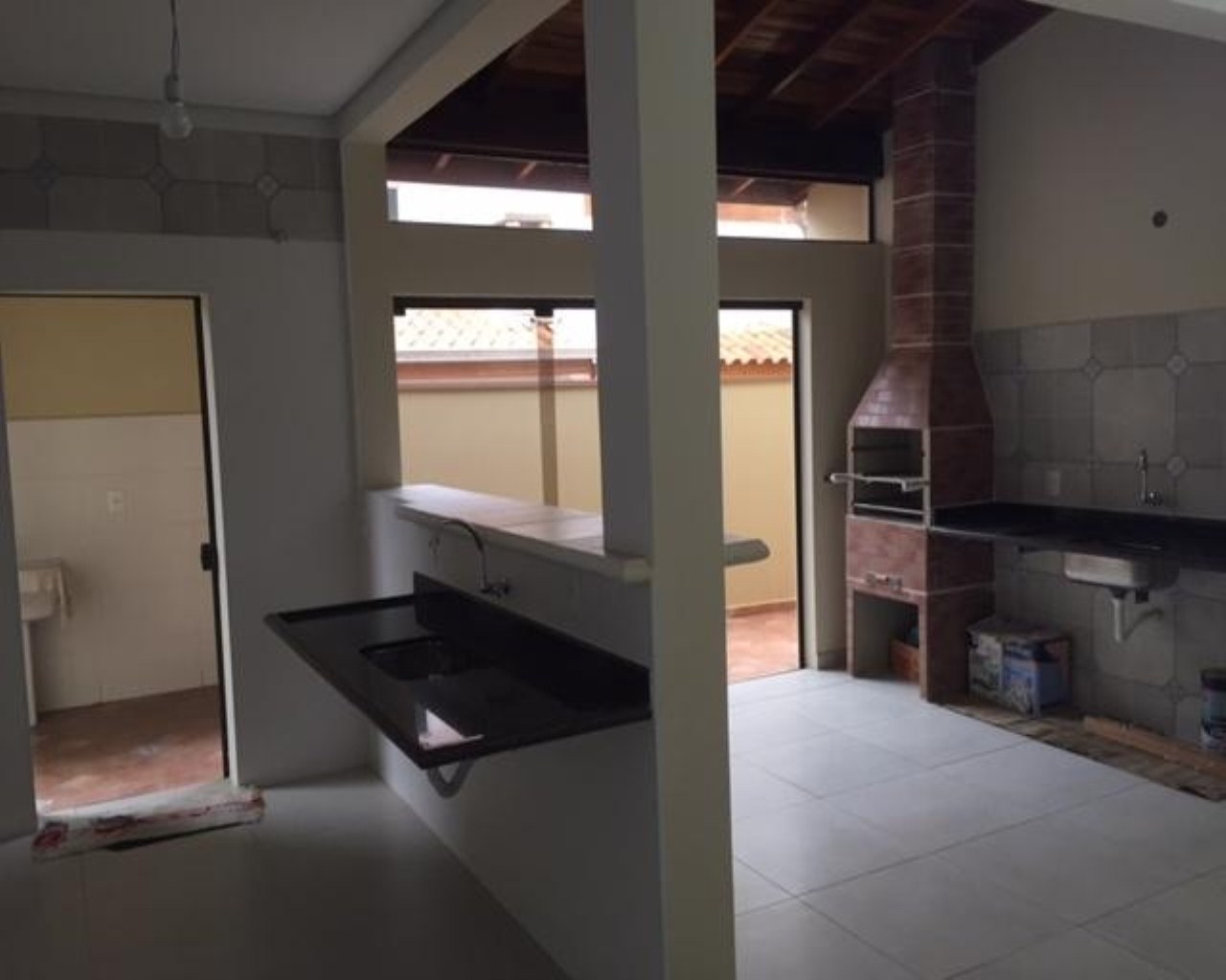 Casa à venda com 3 quartos, 150m² - Foto 1