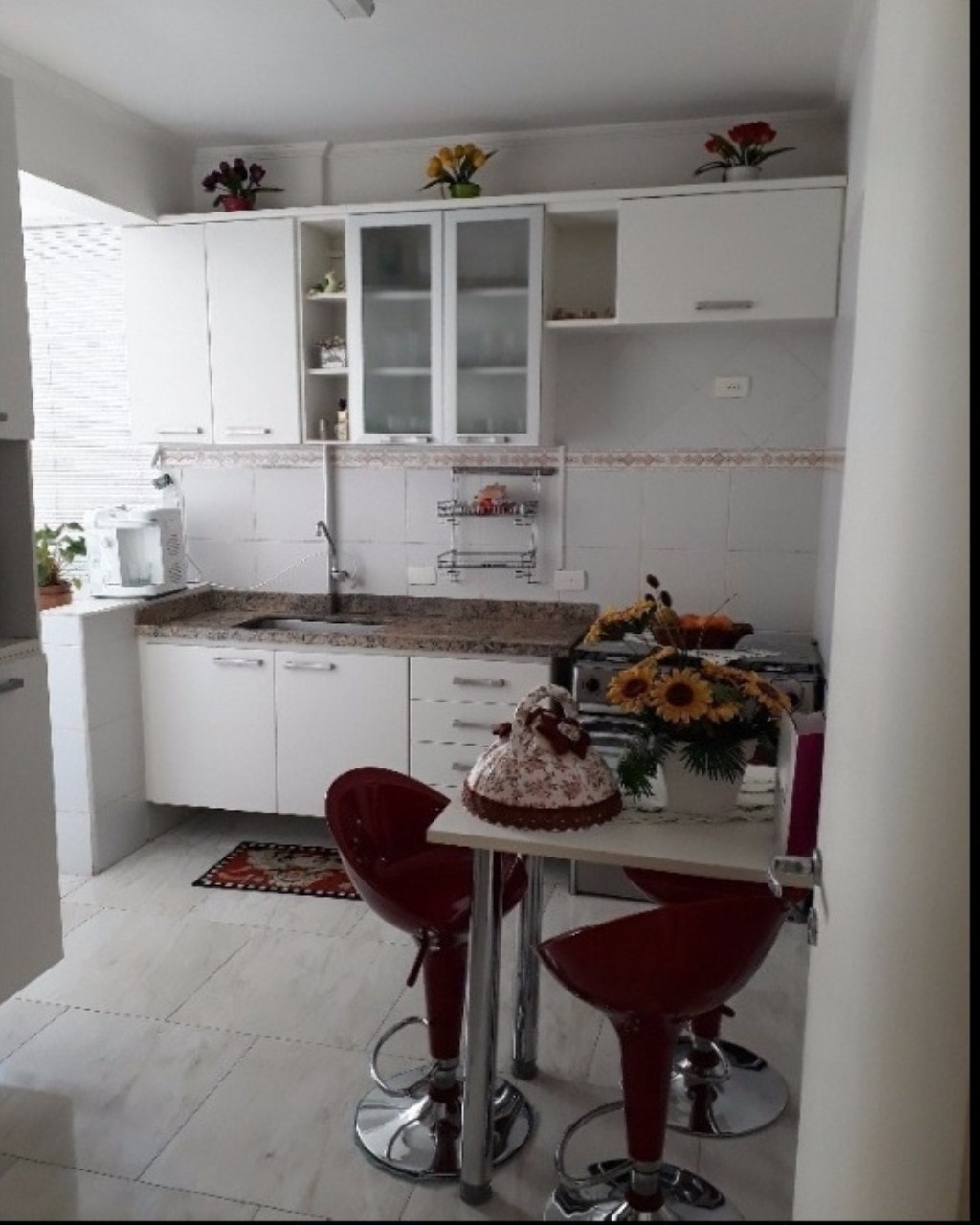 Apartamento à venda com 2 quartos, 75m² - Foto 3