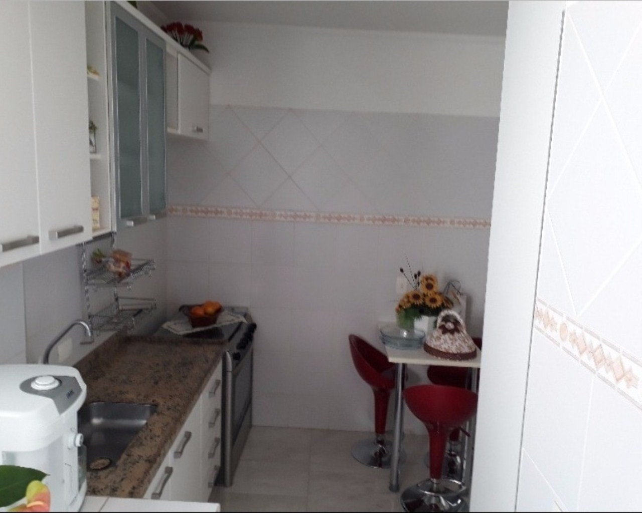 Apartamento à venda com 2 quartos, 75m² - Foto 4