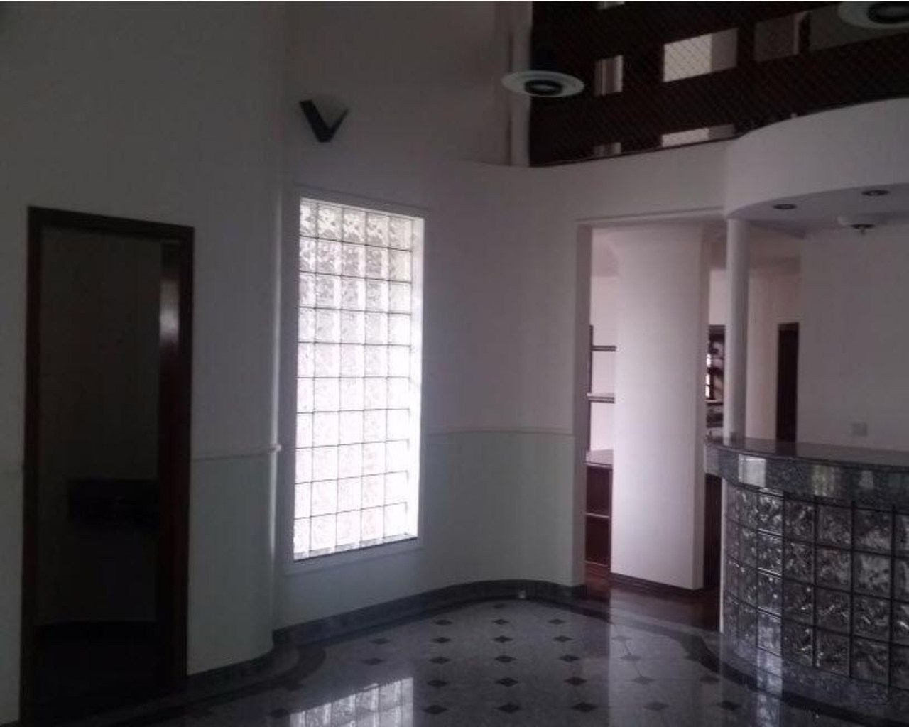 Casa à venda com 4 quartos, 370m² - Foto 1