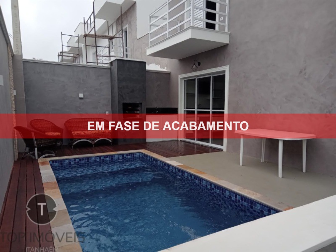 Casa à venda com 3 quartos, 114m² - Foto 1