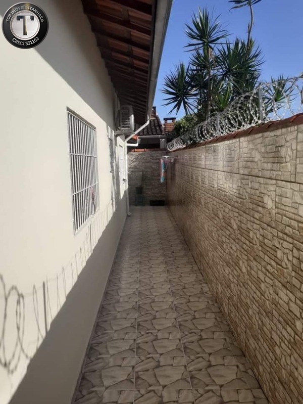 Casa à venda com 2 quartos, 62m² - Foto 4