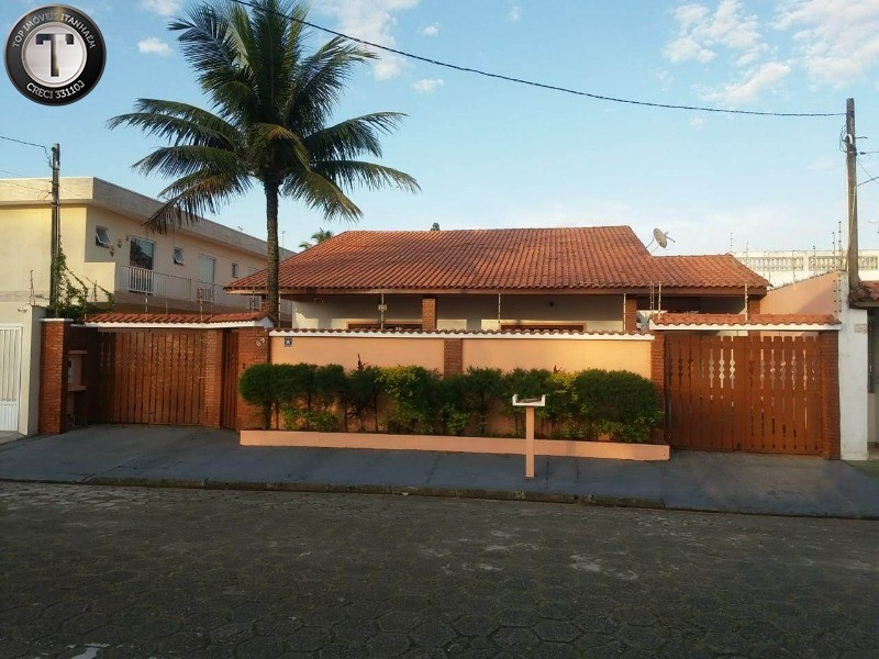 Casa à venda com 6 quartos, 200m² - Foto 2