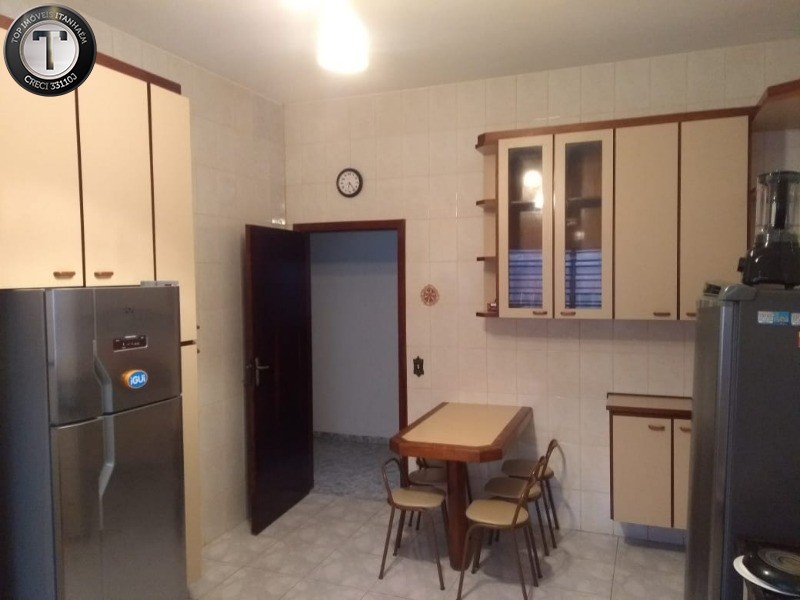 Casa à venda com 6 quartos, 200m² - Foto 7