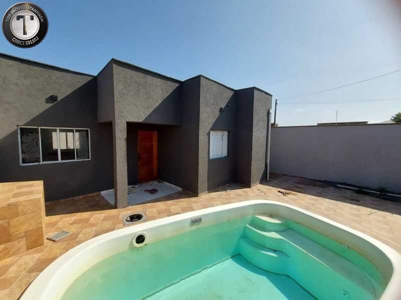 Casa à venda com 2 quartos, 68m² - Foto 1