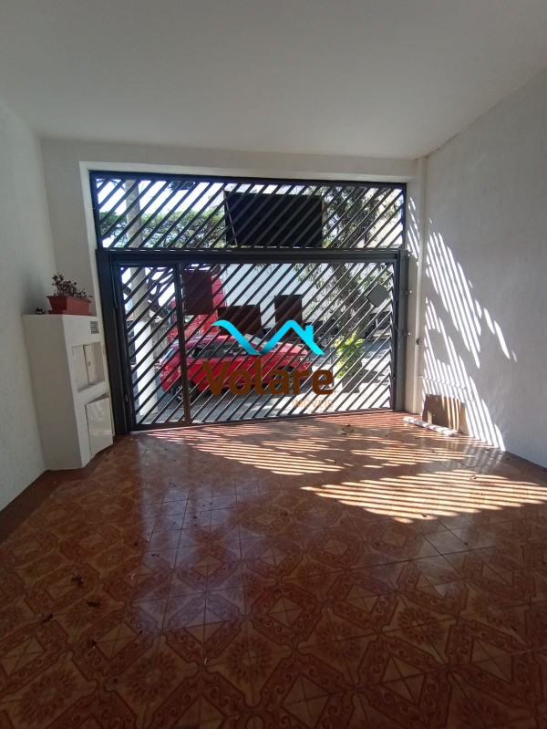 Casa à venda com 3 quartos, 178m² - Foto 1