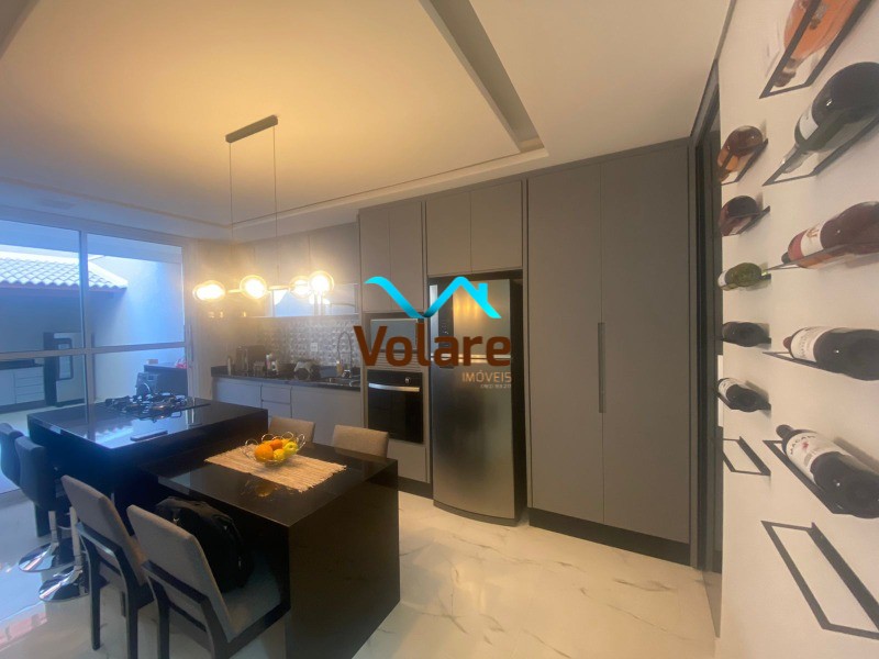 Casa à venda com 3 quartos, 210m² - Foto 4