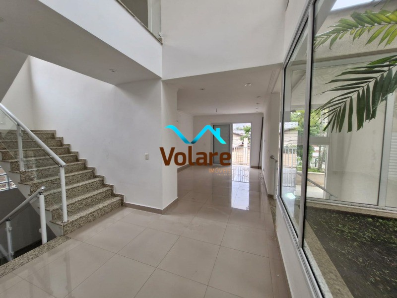 Casa à venda com 4 quartos, 362m² - Foto 1