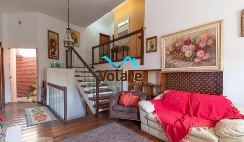 Casa à venda com 6 quartos, 250m² - Foto 2