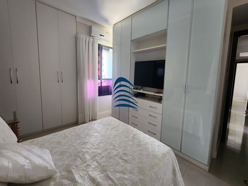 Apartamento à venda com 4 quartos, 220m² - Foto 2