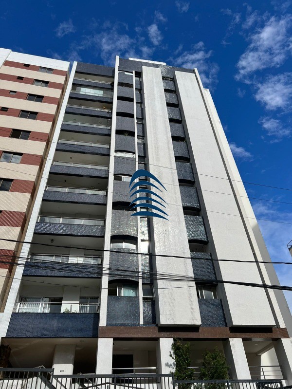 Apartamento à venda com 4 quartos, 188m² - Foto 2