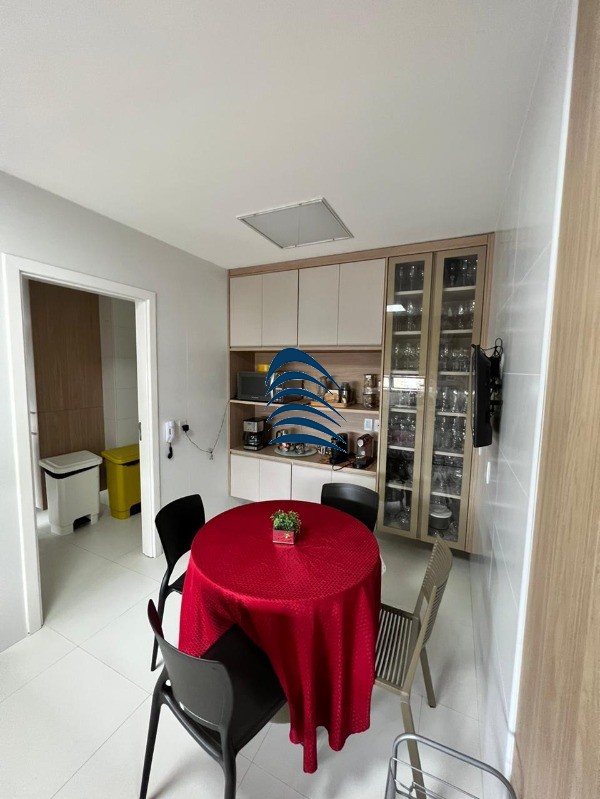 Apartamento à venda com 3 quartos, 198m² - Foto 2