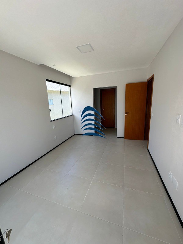 Casa à venda com 4 quartos, 270m² - Foto 2