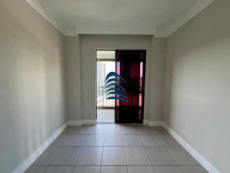 Apartamento à venda com 2 quartos, 105m² - Foto 2