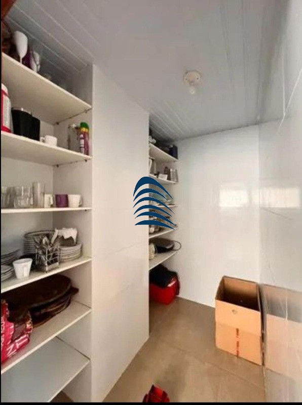 Casa à venda com 4 quartos, 330m² - Foto 3