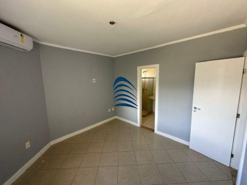 Casa à venda com 4 quartos, 221m² - Foto 4