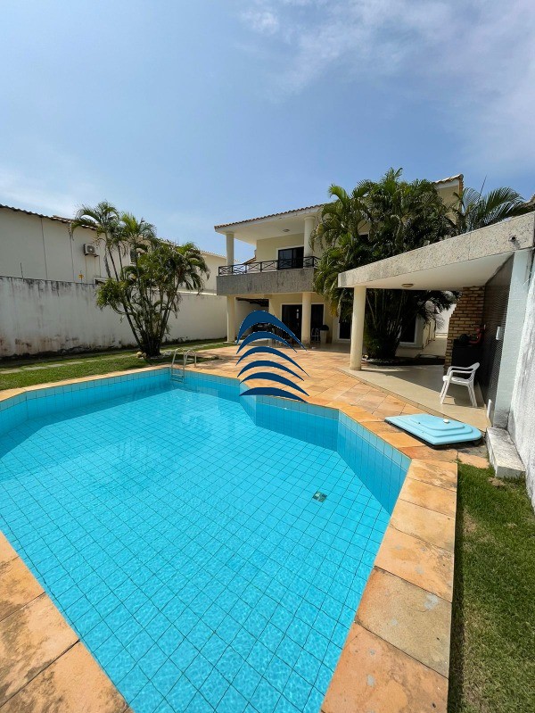 Casa à venda com 4 quartos, 241m² - Foto 1