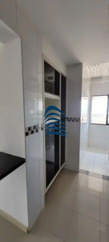 Apartamento à venda com 2 quartos, 64m² - Foto 2