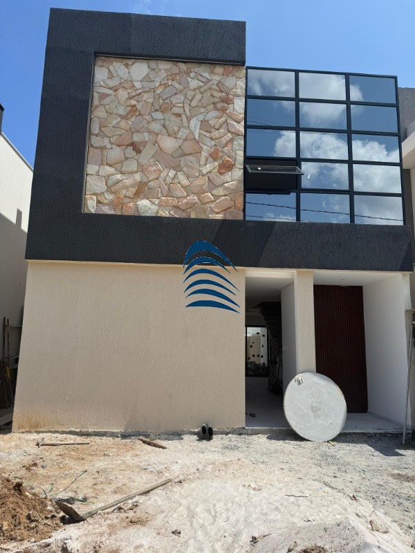 Casa à venda com 4 quartos, 170m² - Foto 1