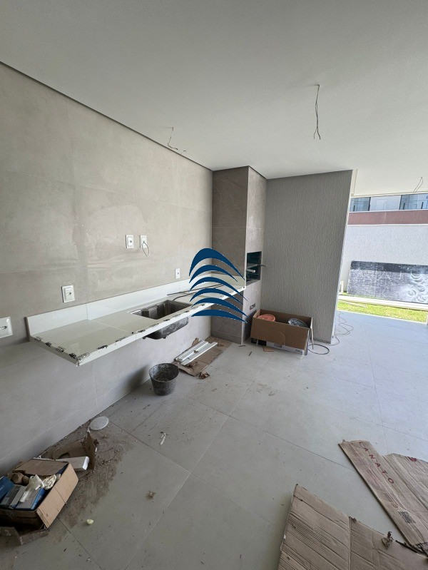 Apartamento à venda com 4 quartos, 220m² - Foto 2