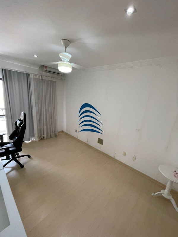 Casa à venda com 4 quartos, 241m² - Foto 11