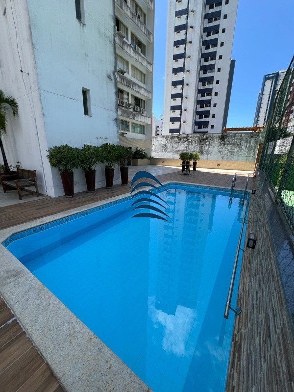 Apartamento à venda com 4 quartos, 140m² - Foto 2