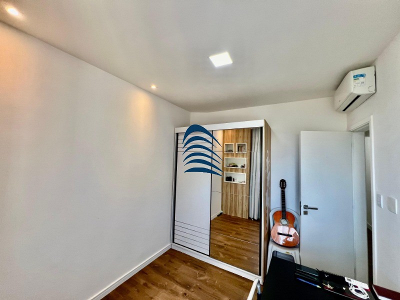 Apartamento à venda com 3 quartos, 221m² - Foto 4