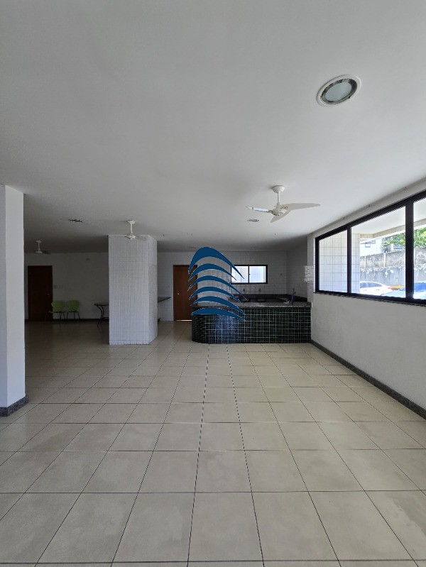 Apartamento à venda com 2 quartos, 64m² - Foto 2