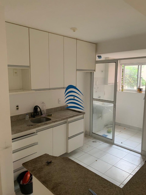 Apartamento à venda com 3 quartos, 81m² - Foto 2