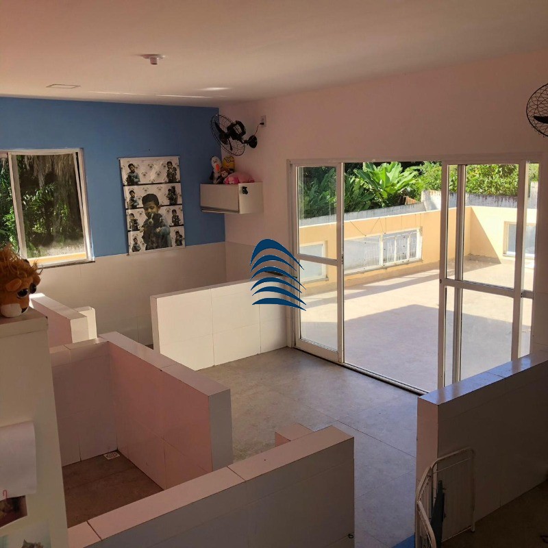 Casa à venda com 3 quartos, 275m² - Foto 4